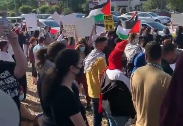 تظاهرة لمنع سفينة إسرائيلية من تفريغ حمولتها في ميناء تامبا بولاية فلوريدا